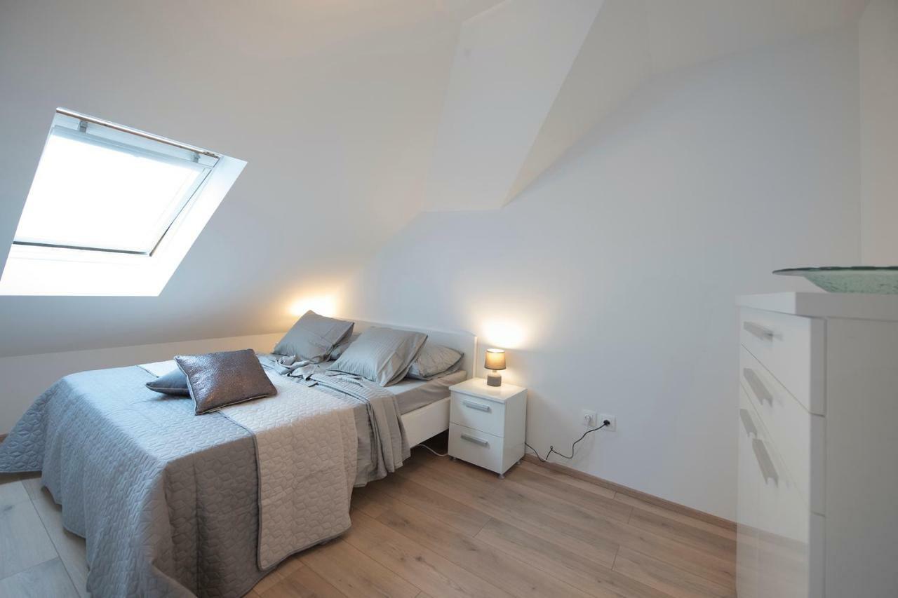 The Roof - Luxury Apartment 奥米什 外观 照片
