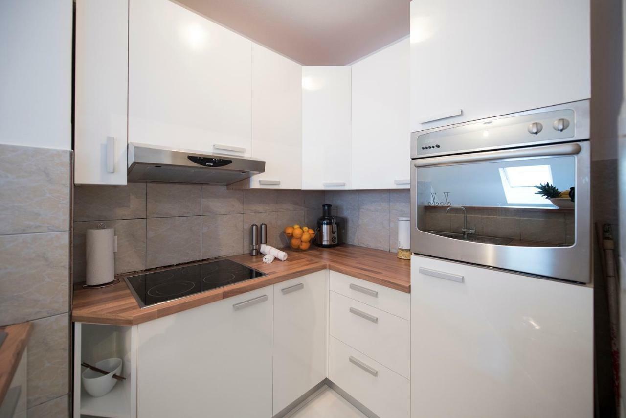 The Roof - Luxury Apartment 奥米什 外观 照片